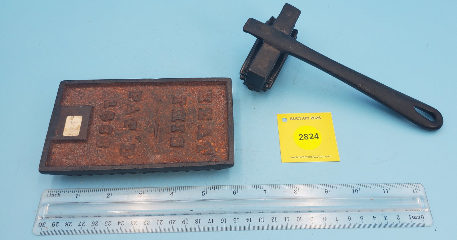 Unmarked hand fluter, corrugated roller on handle/lifter - 3