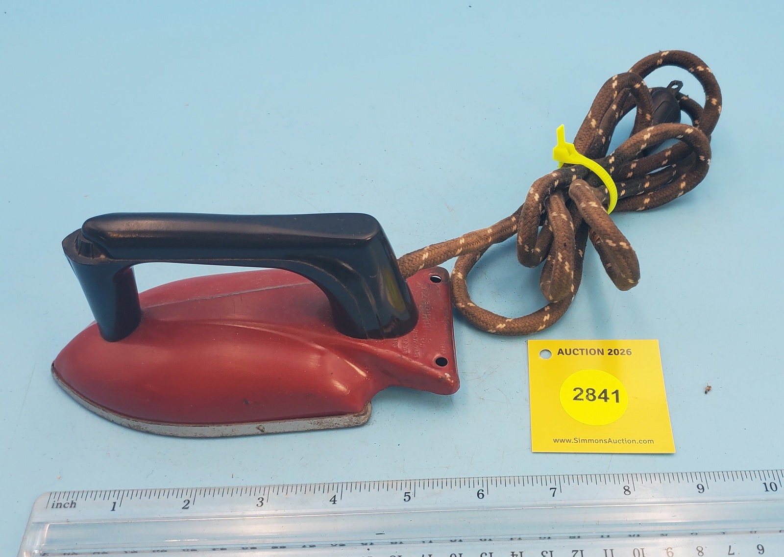 "Sunny Suzy"/Wolverine Supply Co streamlined iron, red w/black handle (1 of 3)