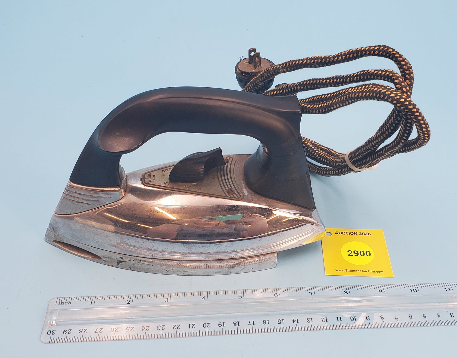 General Electric Stream lined iron w/ temp control (1 of 2)