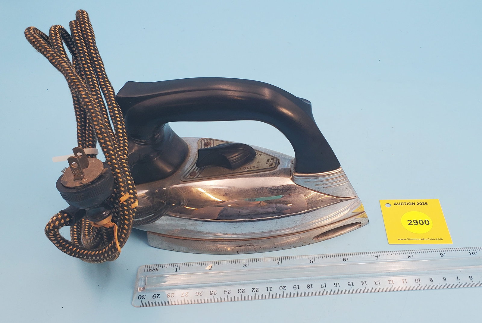General Electric Stream lined iron w/ temp control - 2