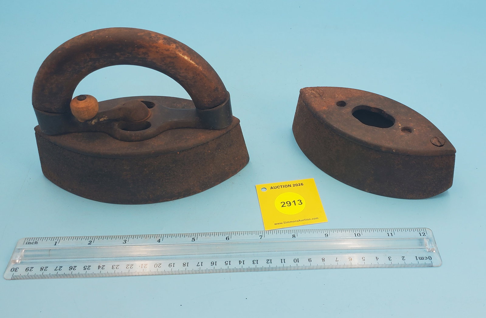 Double point iron, swivel latch to fasten handle to base w/polishing base: Double point iron, swivel latch to fasten handle to base w/polishing base