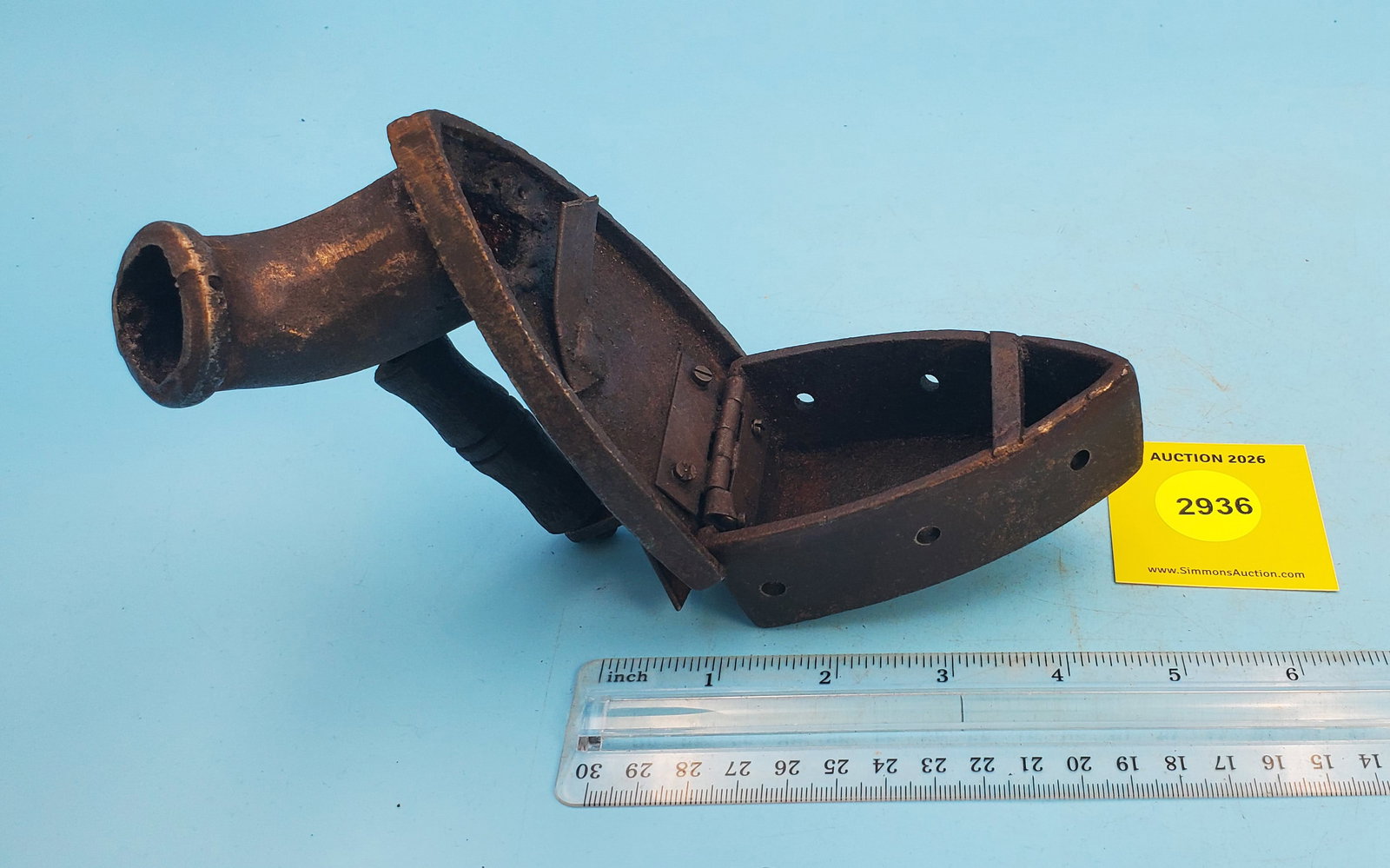 Small charcoal iron, single chimney, hinged top - 2