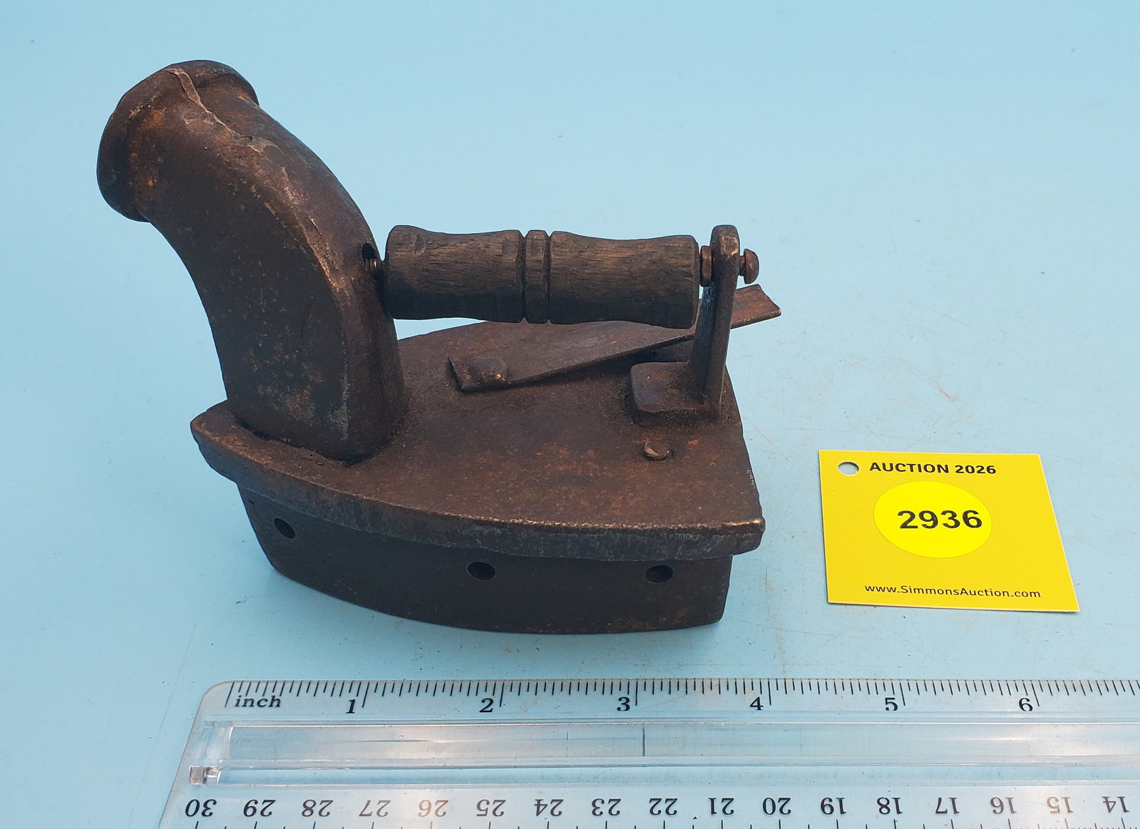 Small charcoal iron, single chimney, hinged top - 3