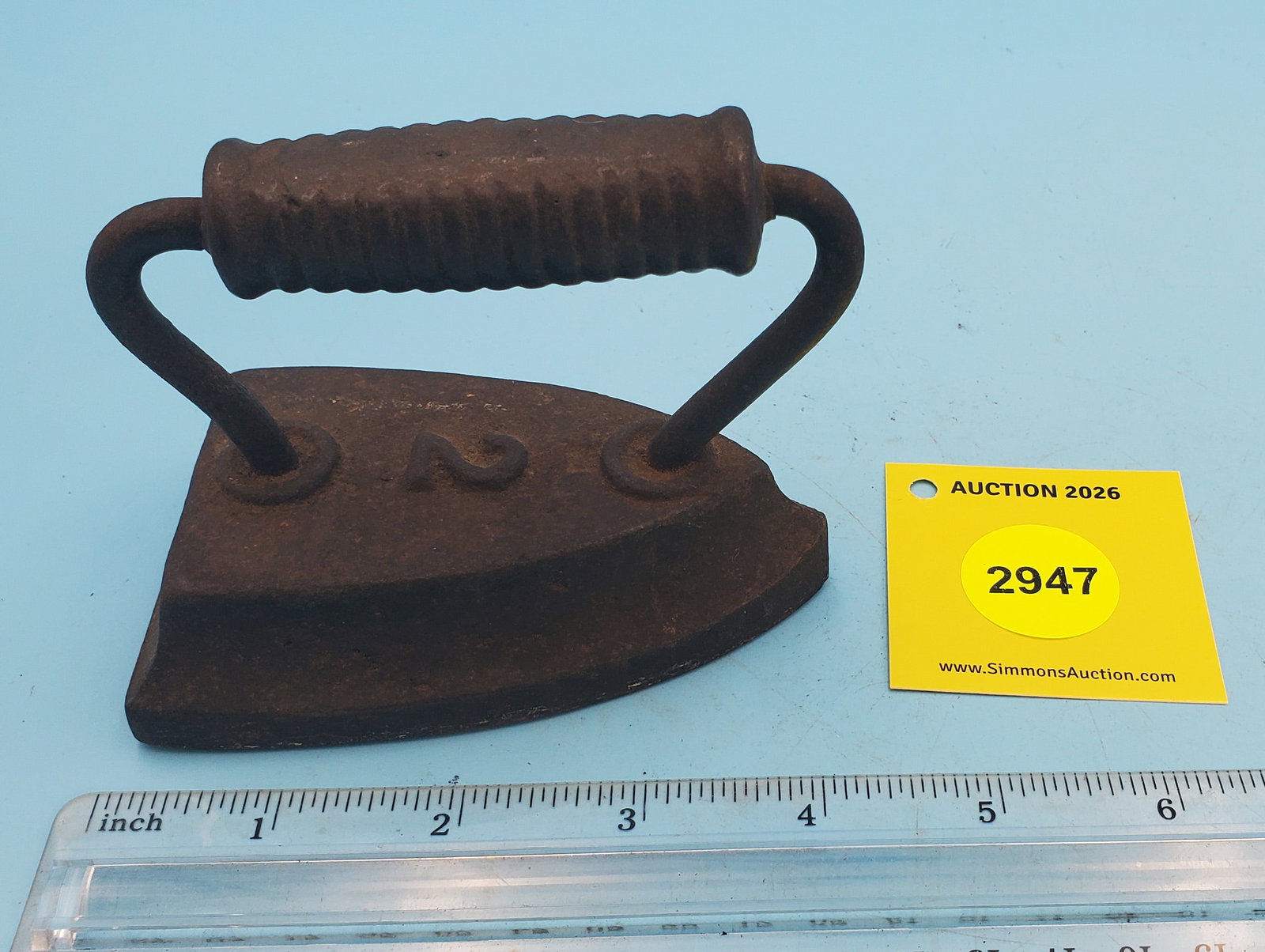 Small one piece flat iron, no markings: Small one piece flat iron, no markings