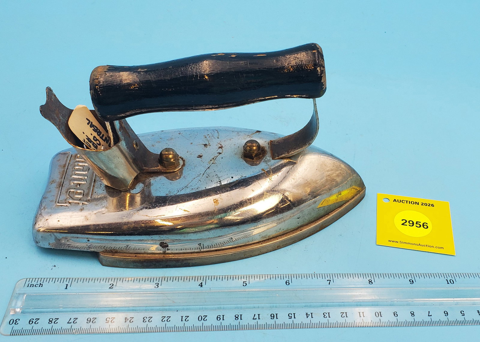 Gian-et iron, Giant Electric Mfg. Co., Montreal (1 of 2)