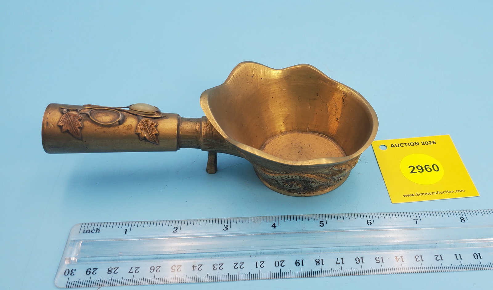 Chinese pan iron, brass w/decorated handle - 4