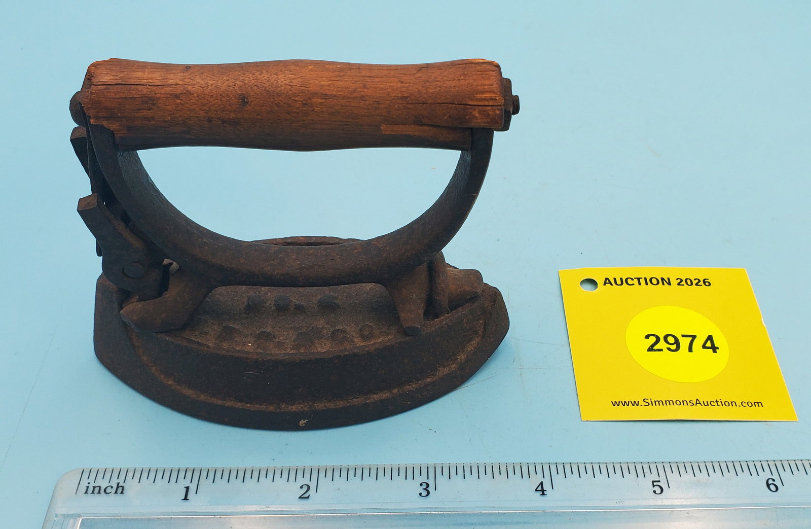 Child's iron w/detachable handle, polisher (1 of 2)