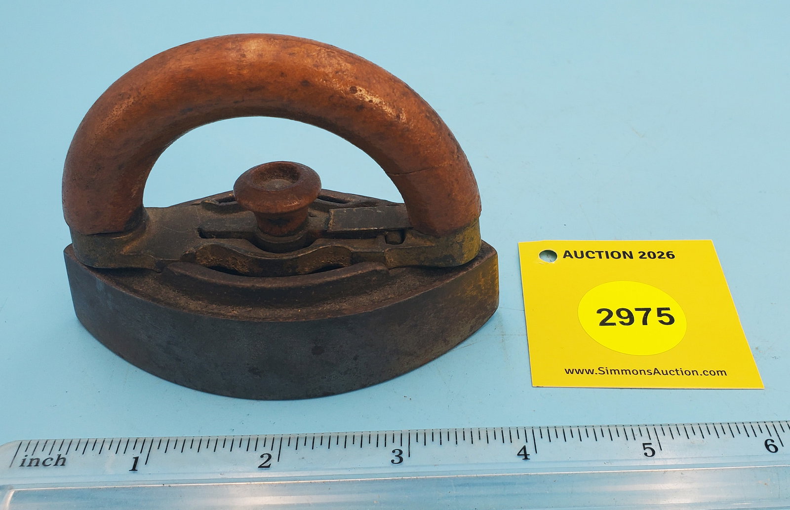 Child's iron w/detachable handle (1 of 3)
