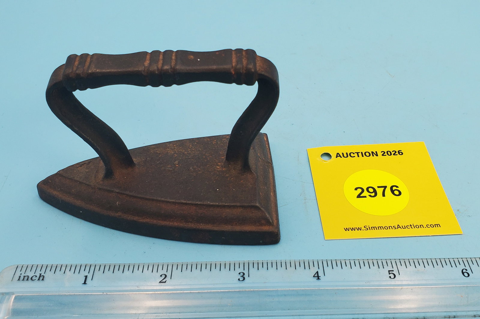 Child's iron, ribbed handle (1 of 2)