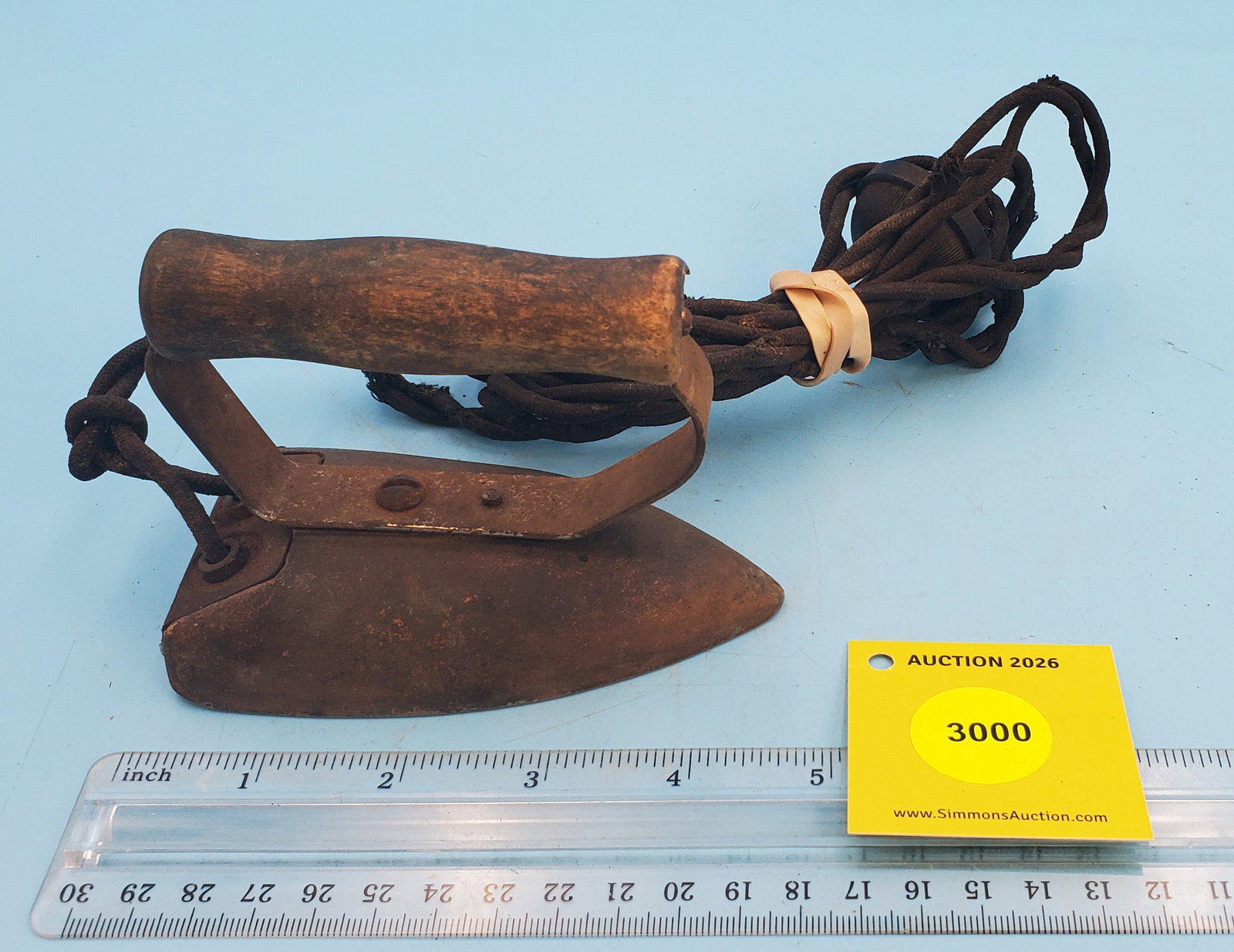Small electric iron, no markings: Small electric iron, no markings