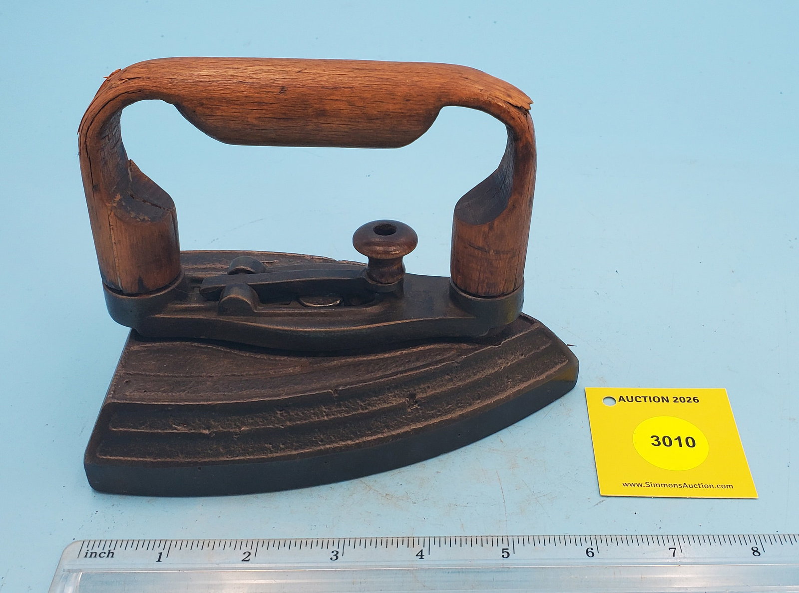 Iron w/no markings, unusual handle and locking mechanism: Iron w/no markings, unusual handle and locking mechanism