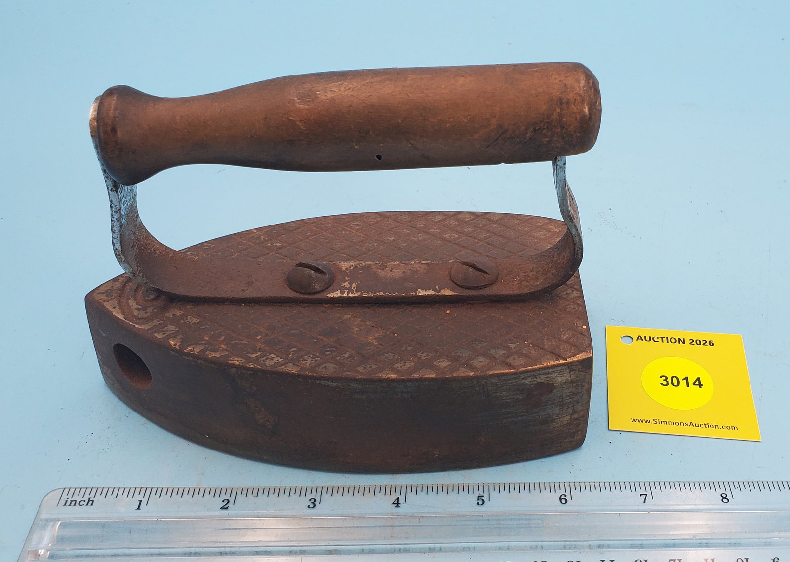 Gas iron w/crosshatch pattern on top (1 of 2)
