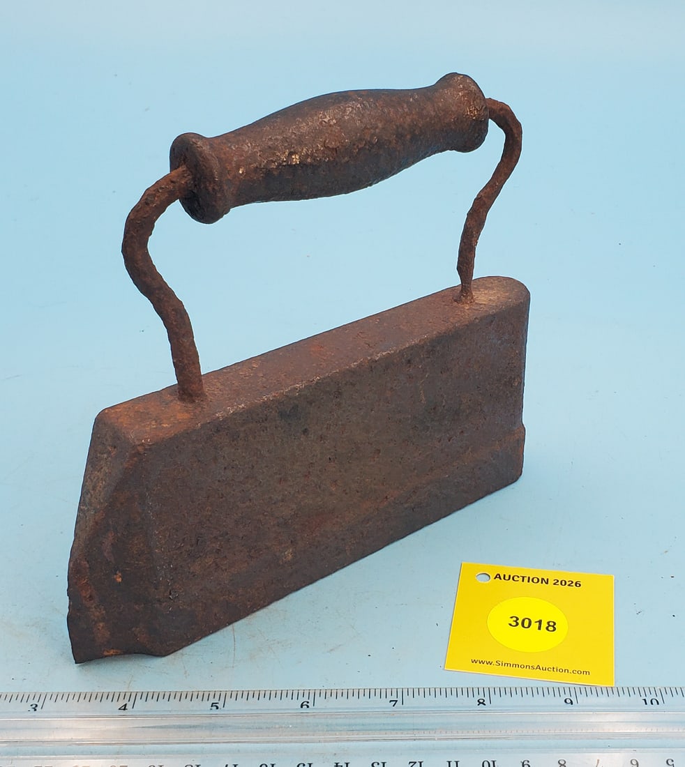 Seam iron, 1" wide, no markings, pointed front, polisher back (1 of 3)