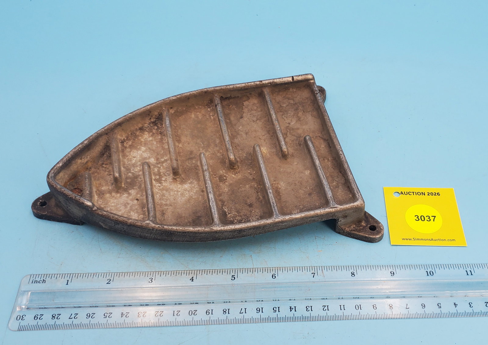 Large trivet 121CP1-9, horizontal raised lines, pad feet to screw down: Large trivet 121CP1-9, horizontal raised lines, pad feet to screw down