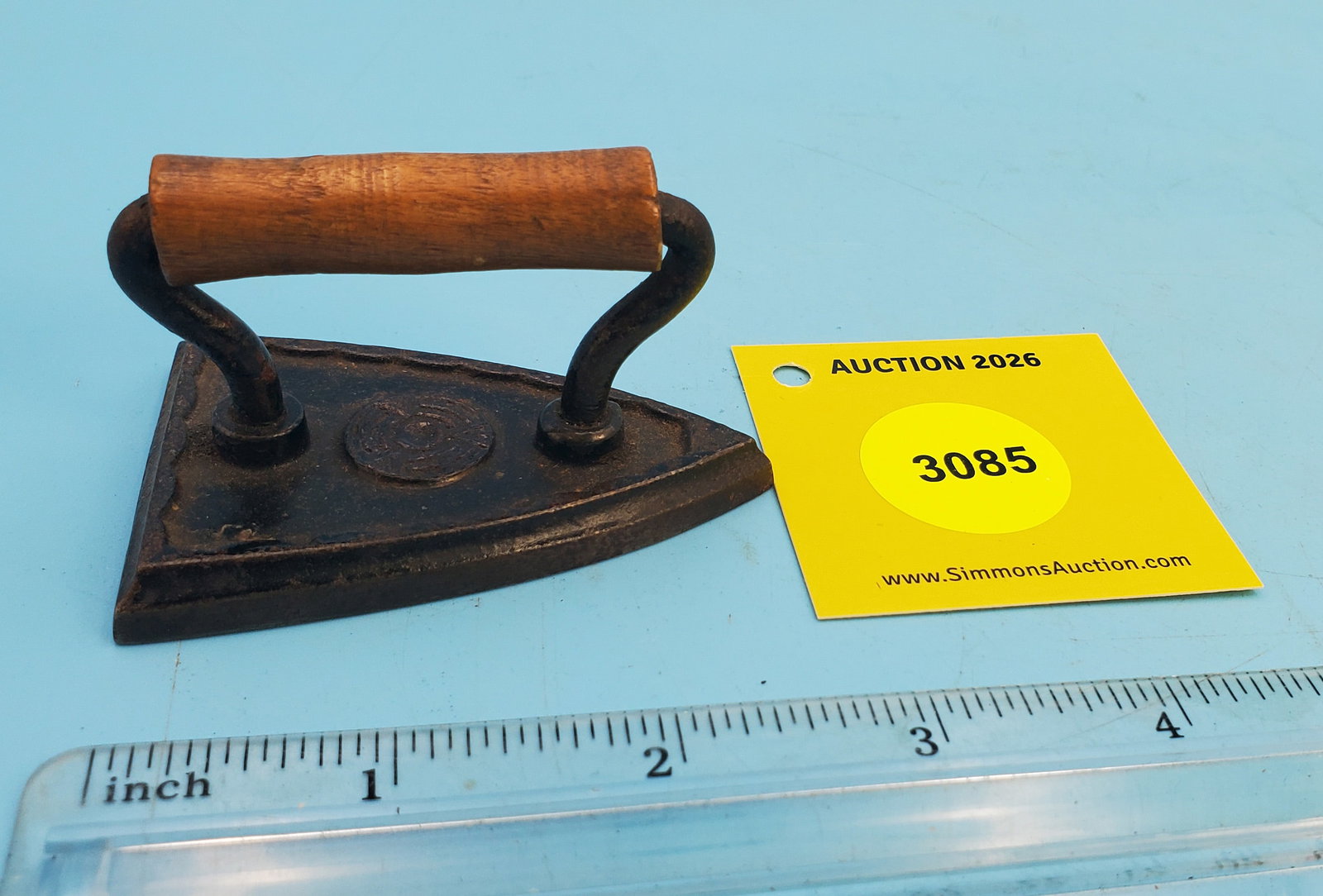 Flat iron, decorative circle under wood grip handle, L 2 5/8": Flat iron, decorative circle under wood grip handle, L 2 5/8"