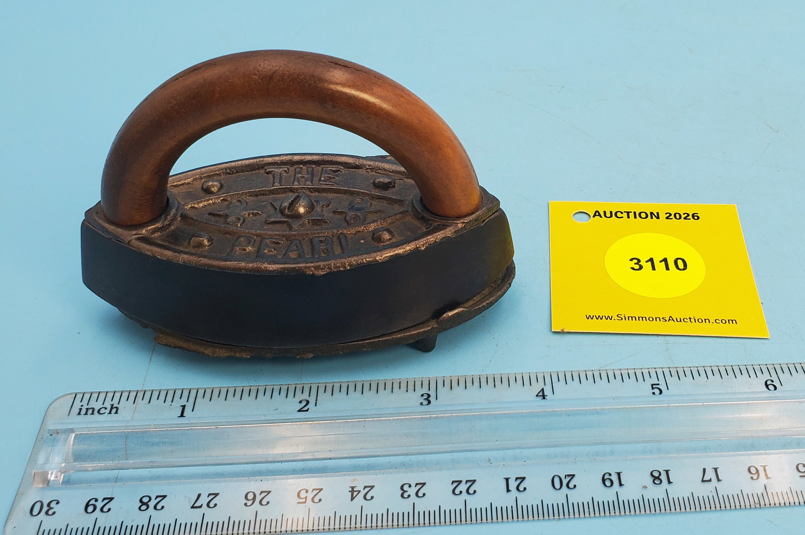 Wood grip, The Pearl late 1800, L 3 7/8" w/oval trivet: Wood grip, The Pearl late 1800, L 3 7/8" w/oval trivet