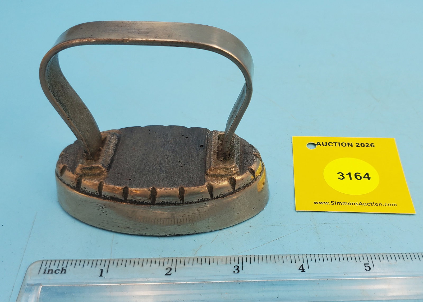 Oval iron, no markings, strap handle, L 3 5/8" - 2