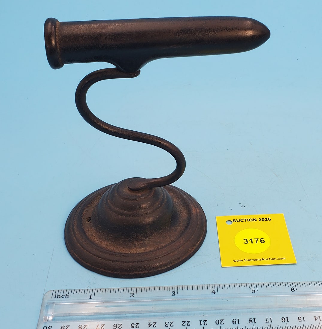 Goffering iron, round base, B 4 7/8", H 5 3/4": Goffering iron, round base, B 4 7/8", H 5 3/4"