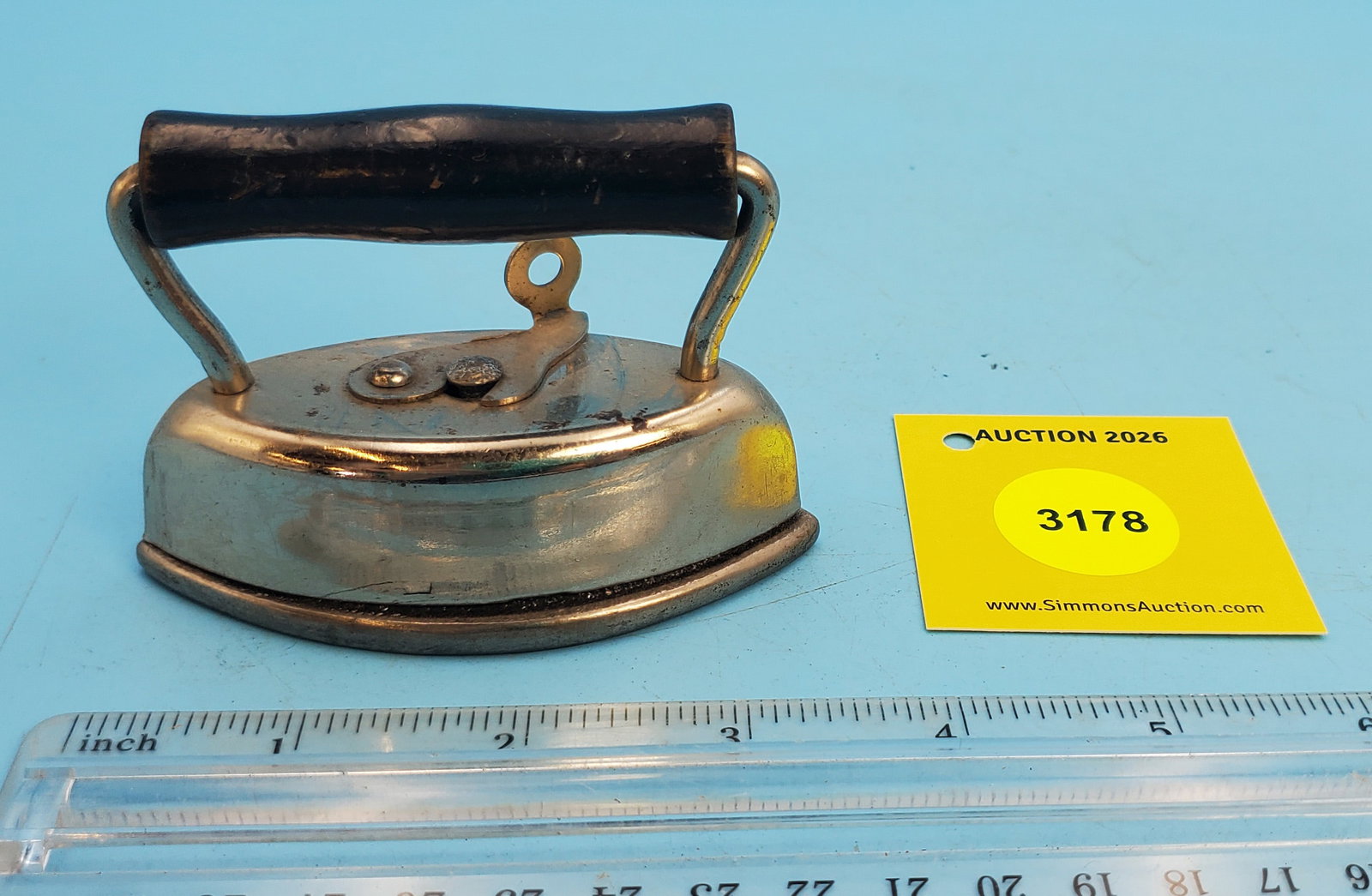 2 piece, A-best-O sad iron, No 602, early 1900, L 3 3/8": 2 piece, A-best-O sad iron, No 602, early 1900, L 3 3/8"