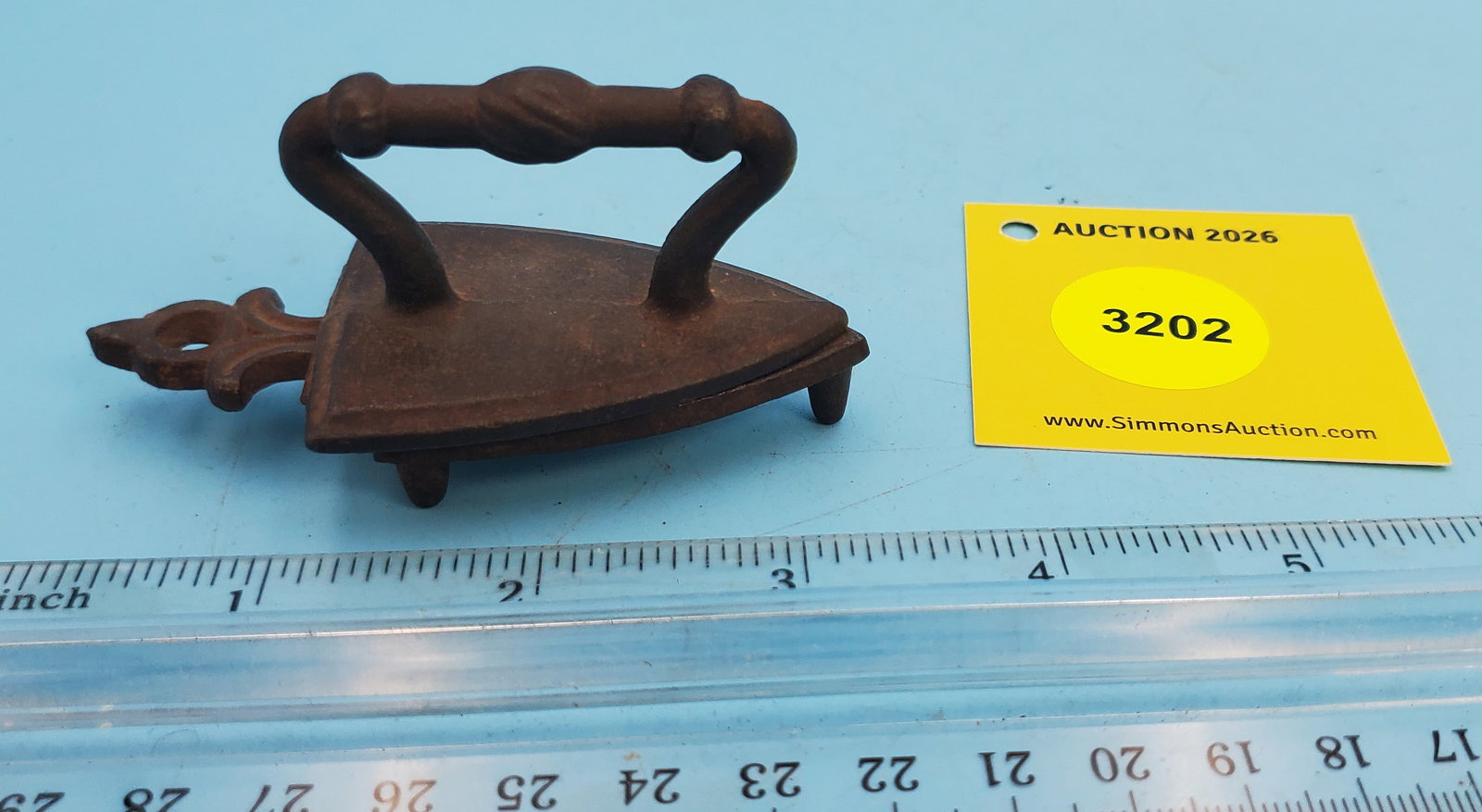 Tri bump, L 2 1/8" w/trivet: Tri bump, L 2 1/8" w/trivet