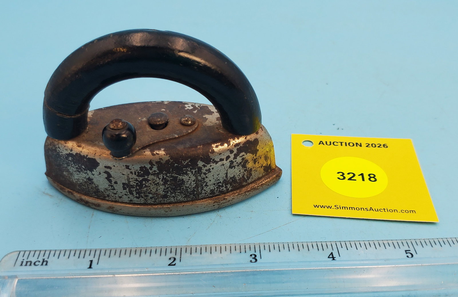 Two piece child's iron, black handle, no markings, L 3 1/2": Two piece child's iron, black handle, no markings, L 3 1/2"