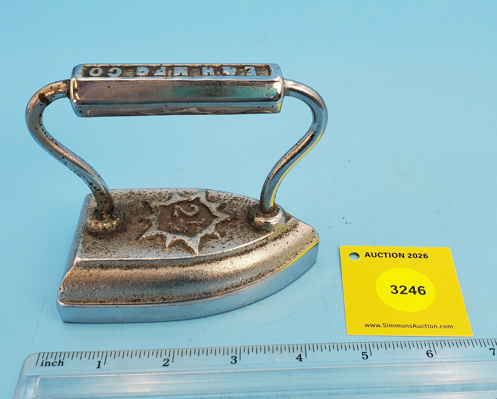 Block grip, E & H Mfg Co 2 1/2" late 1800, L 4 1/4": Block grip, E & H Mfg Co 2 1/2" late 1800, L 4 1/4"