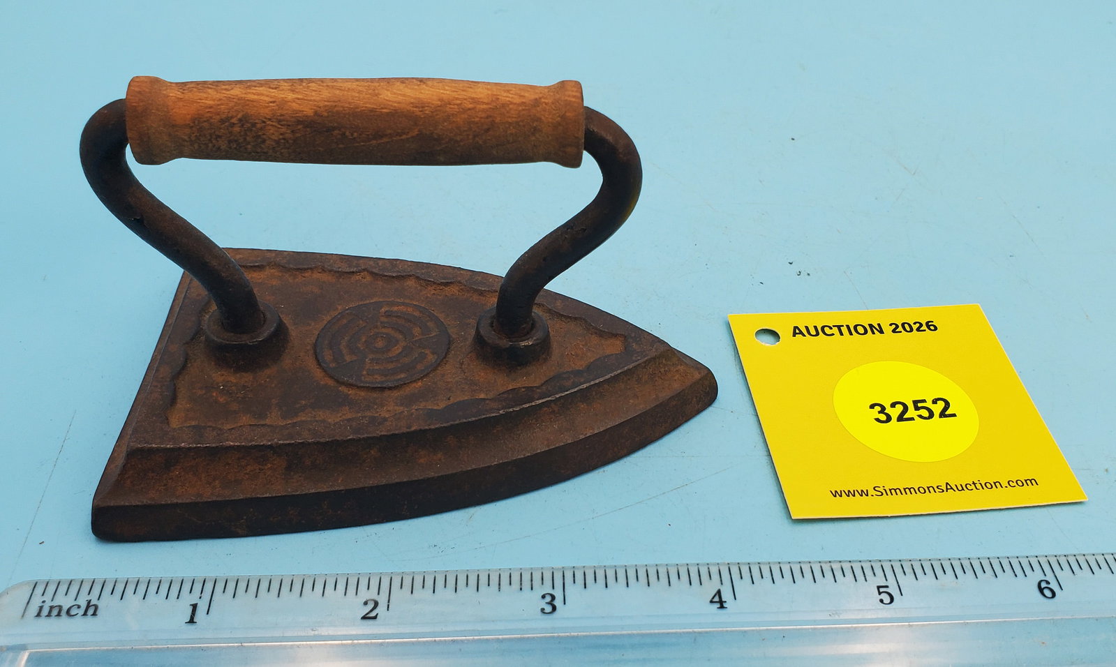 Flat iron, wood grip, decorative top, L 3 7/8": Flat iron, wood grip, decorative top, L 3 7/8"