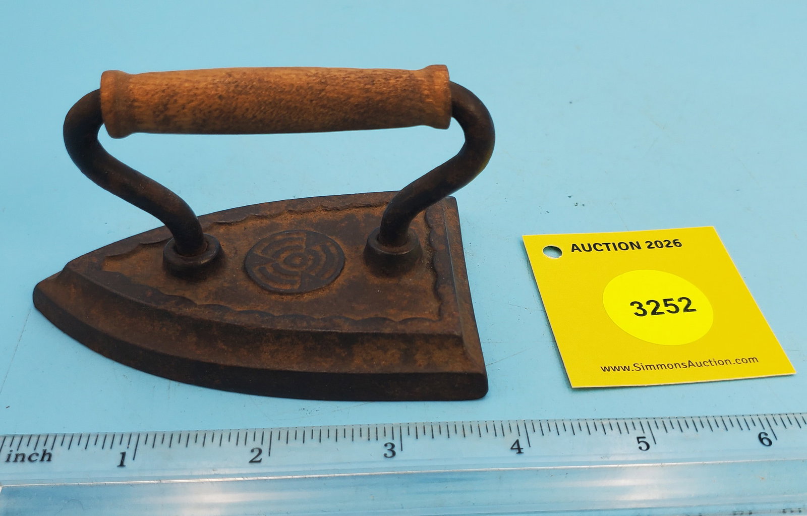 Flat iron, wood grip, decorative top, L 3 7/8" - 2