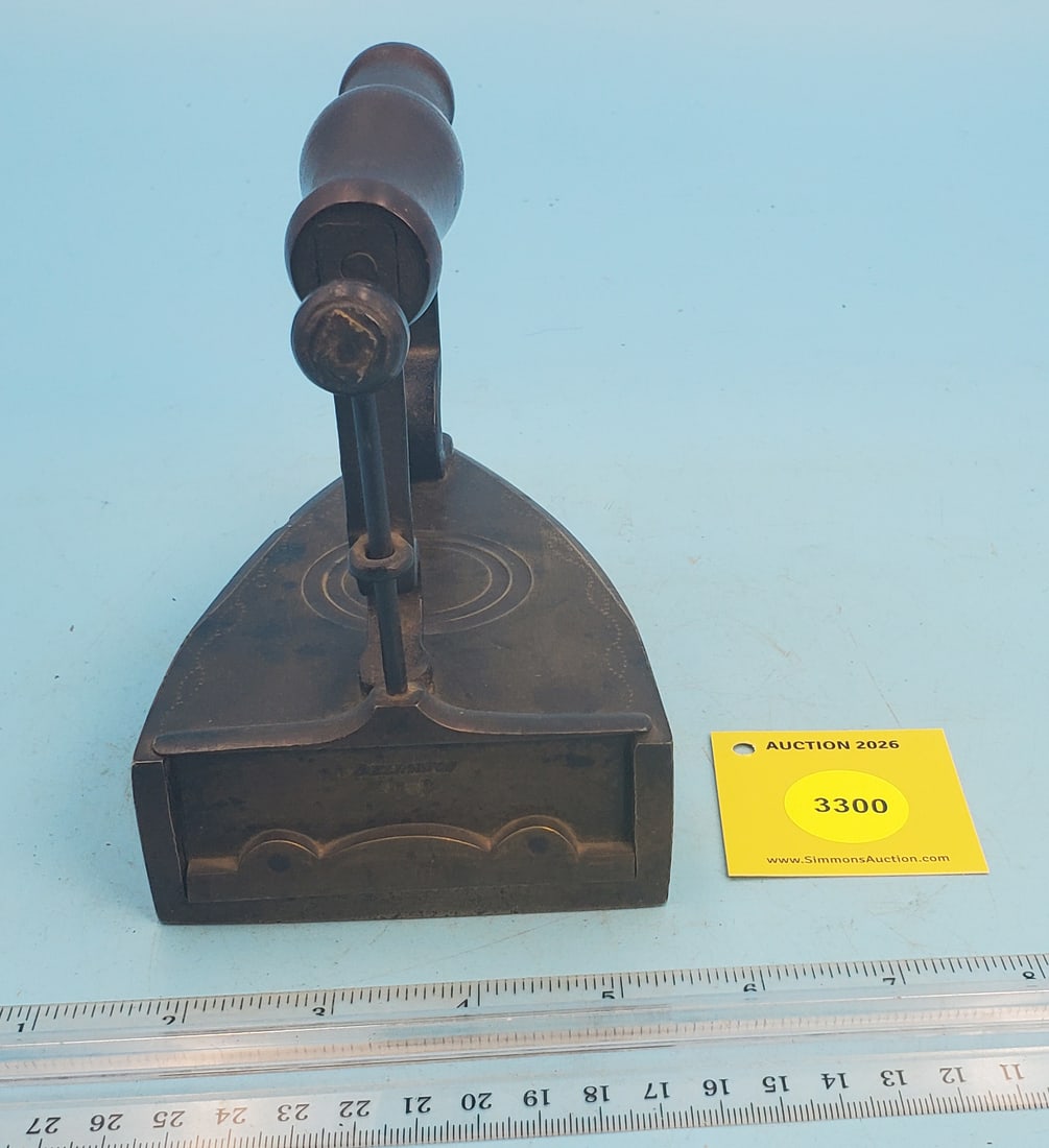 Slug iron, circle decoration on face, back lift gate, no slug, L 5 3/4" - 2