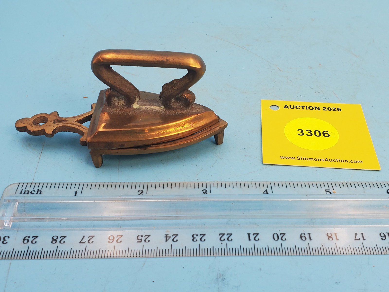 Flat iron, L 2 1/8" w/trivet: Flat iron, L 2 1/8" w/trivet