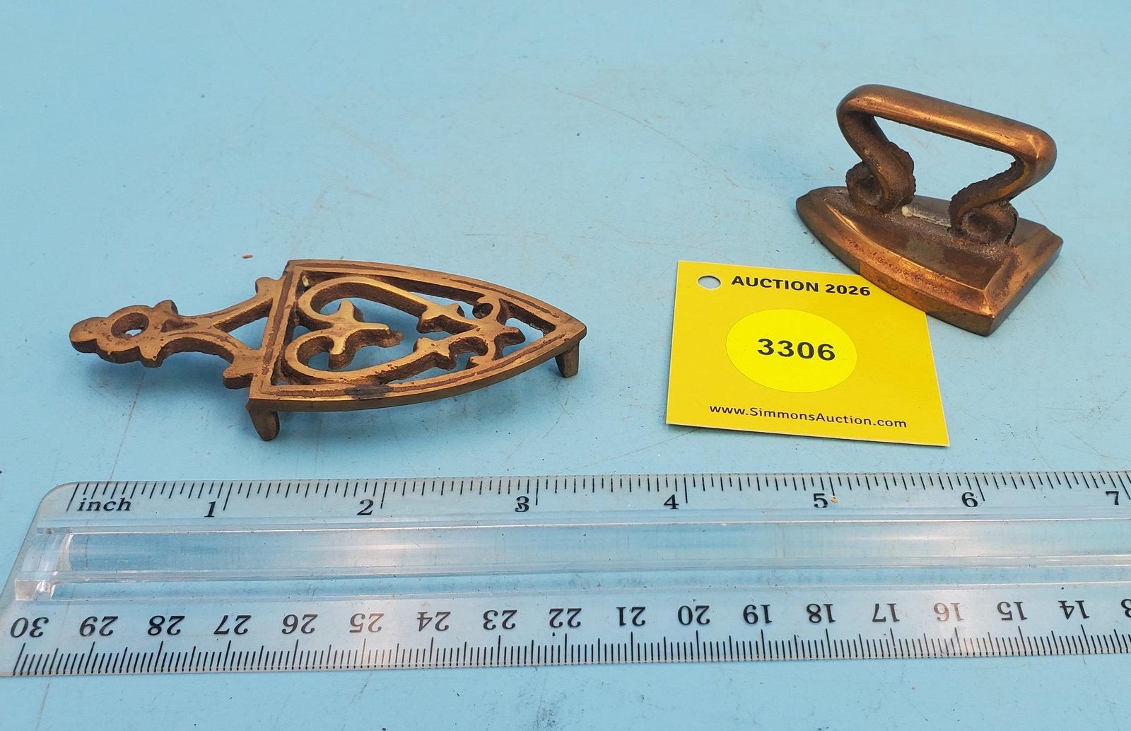 Flat iron, L 2 1/8" w/trivet - 2