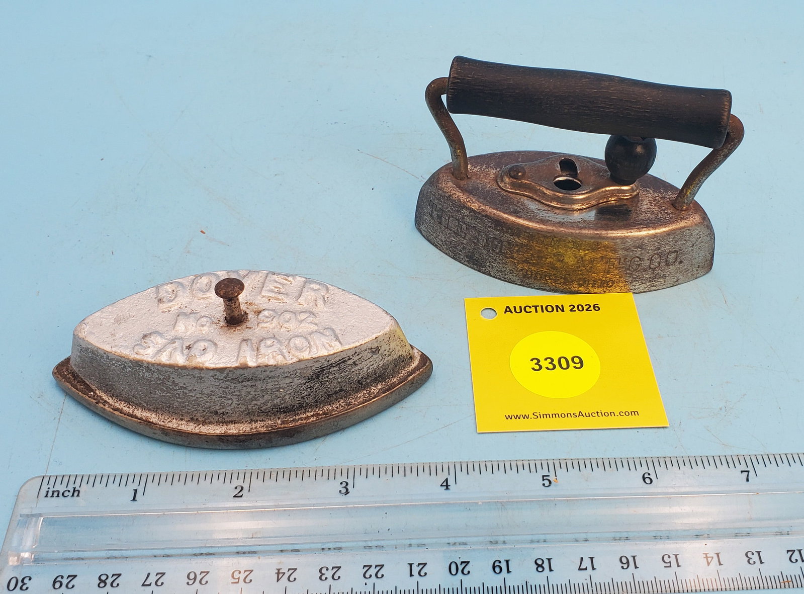 Dover Sad Iron No 902, Compliments of The Dover Mfg Co, Dover Ohio, L 4" - 2