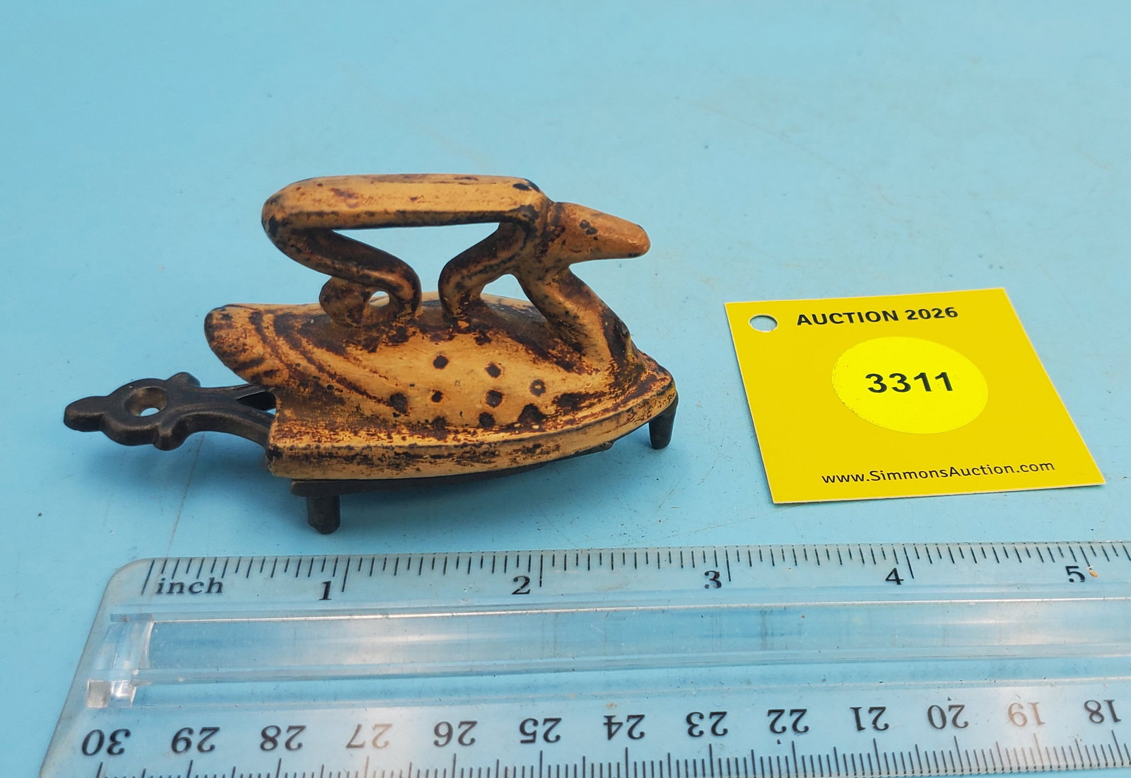 Swan, brown color, w/trivet, L 2 1/8": Swan, brown color, w/trivet, L 2 1/8"