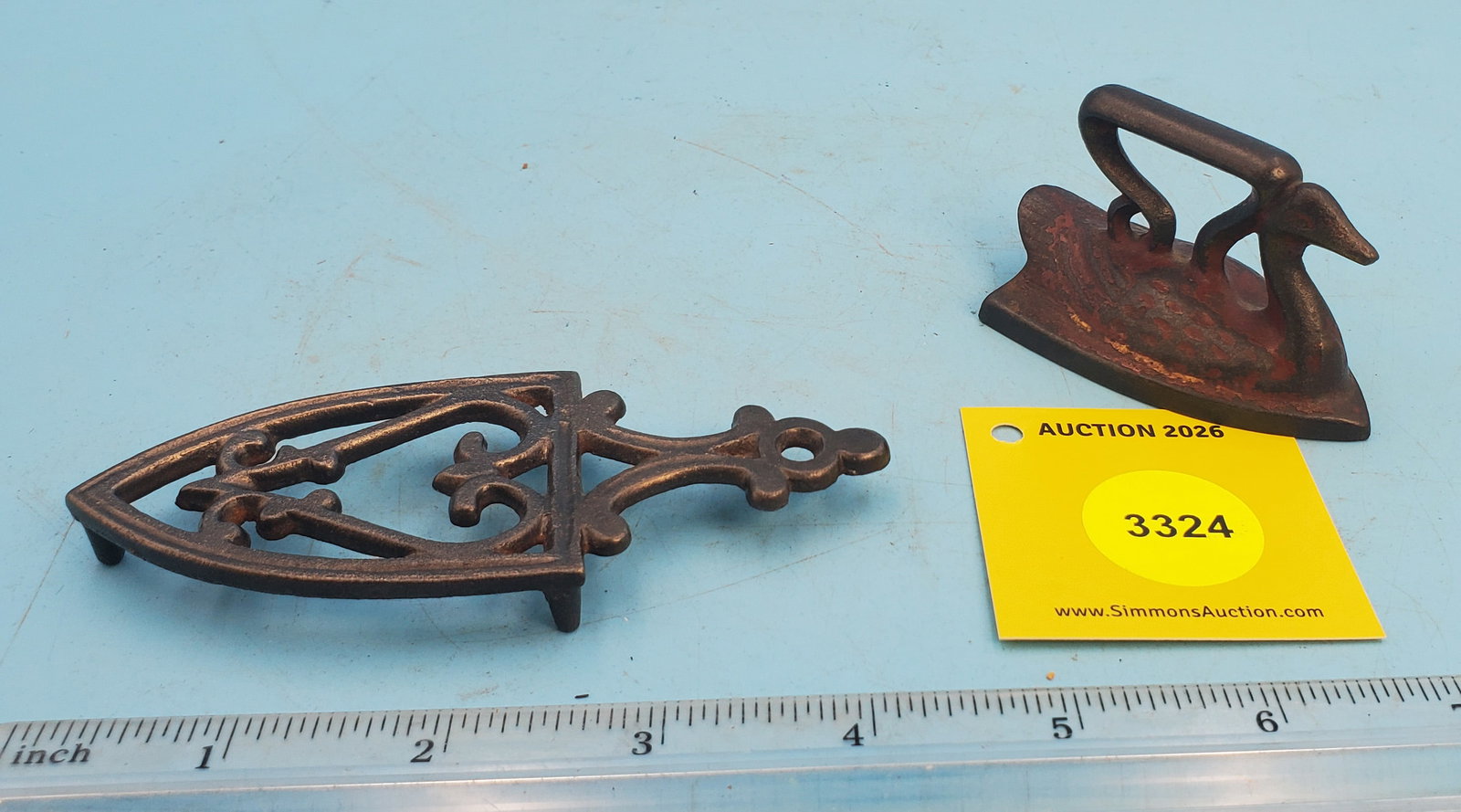 Swan, red, L 2 1/2" w/trivet - 2