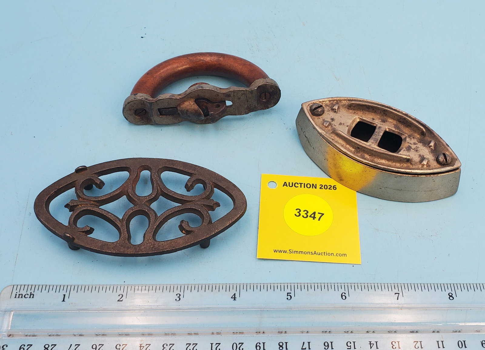 Cold handle, no markings, L 3 3/4" w/trivet - 2