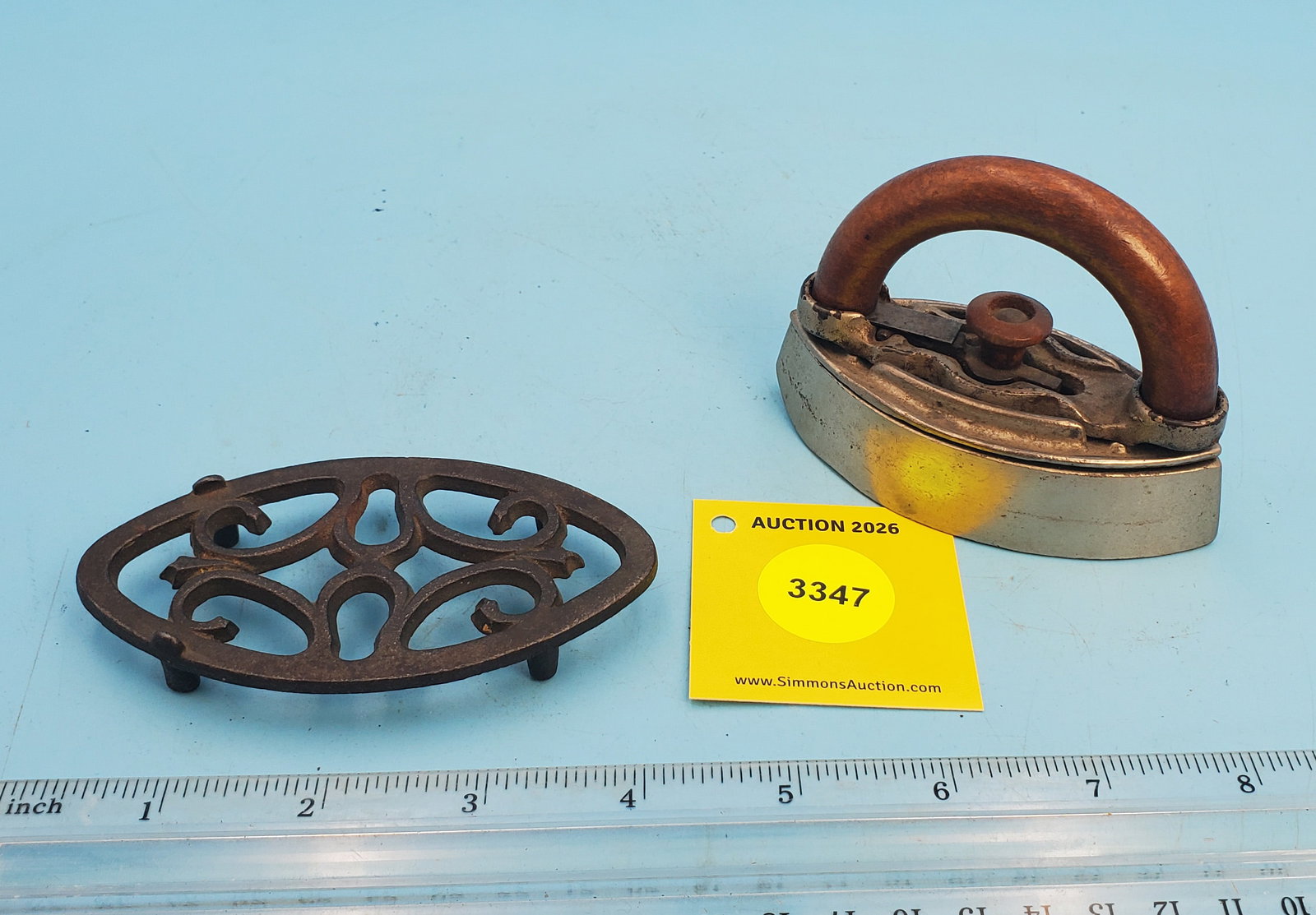 Cold handle, no markings, L 3 3/4" w/trivet - 3