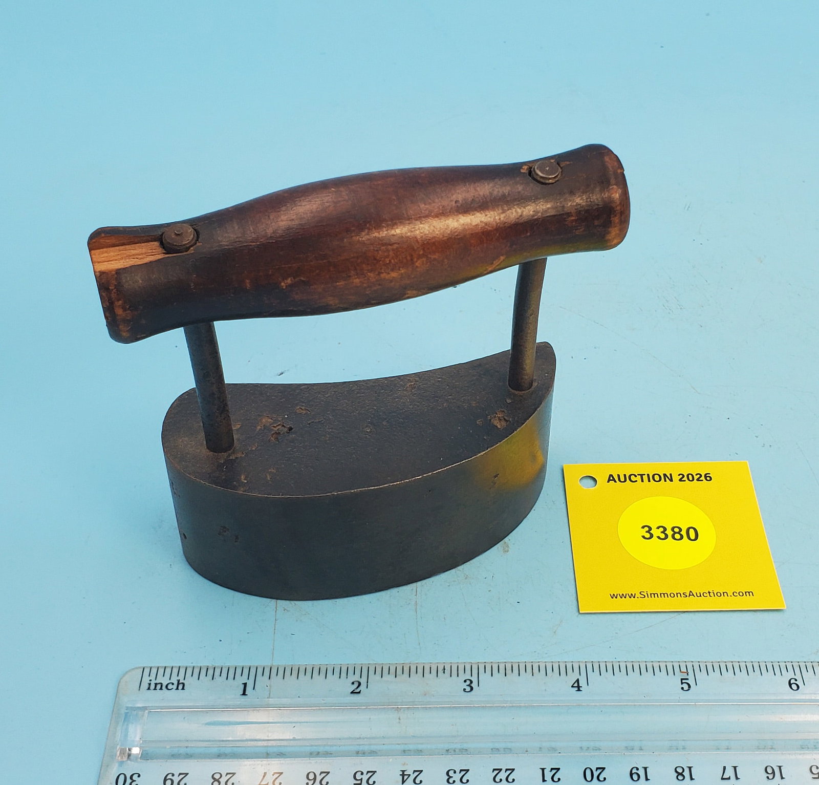 Hat tolliker, wood handle curved side: Hat tolliker, wood handle curved side