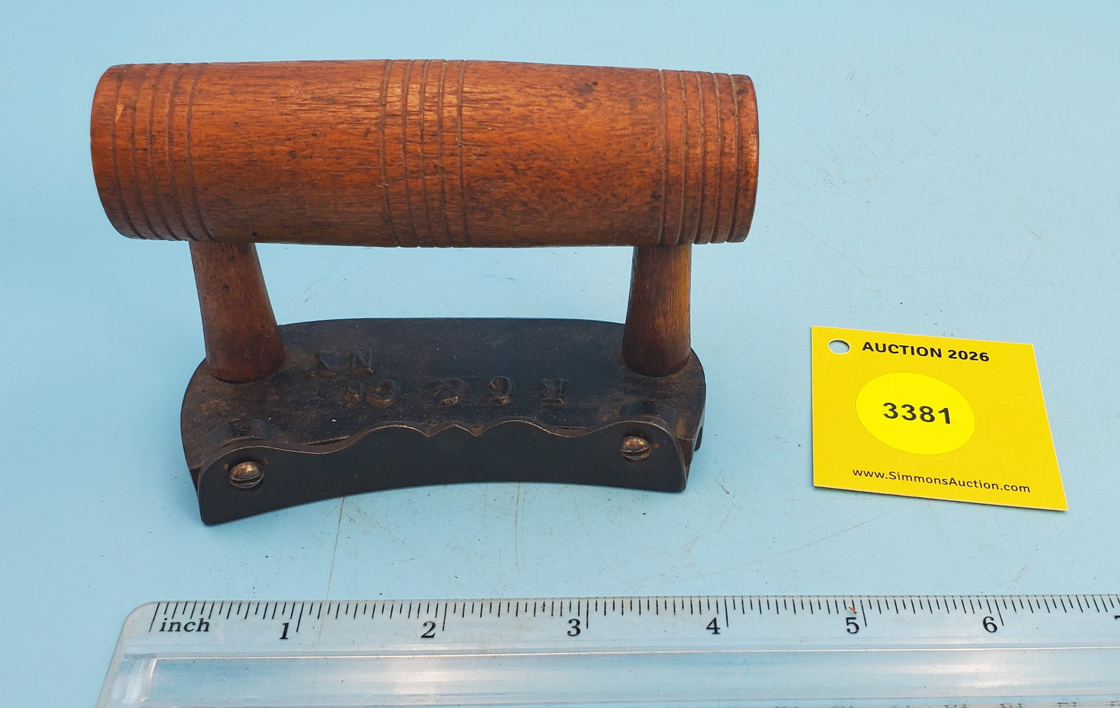 Hat shackle iron, wood handle: Hat shackle iron, wood handle