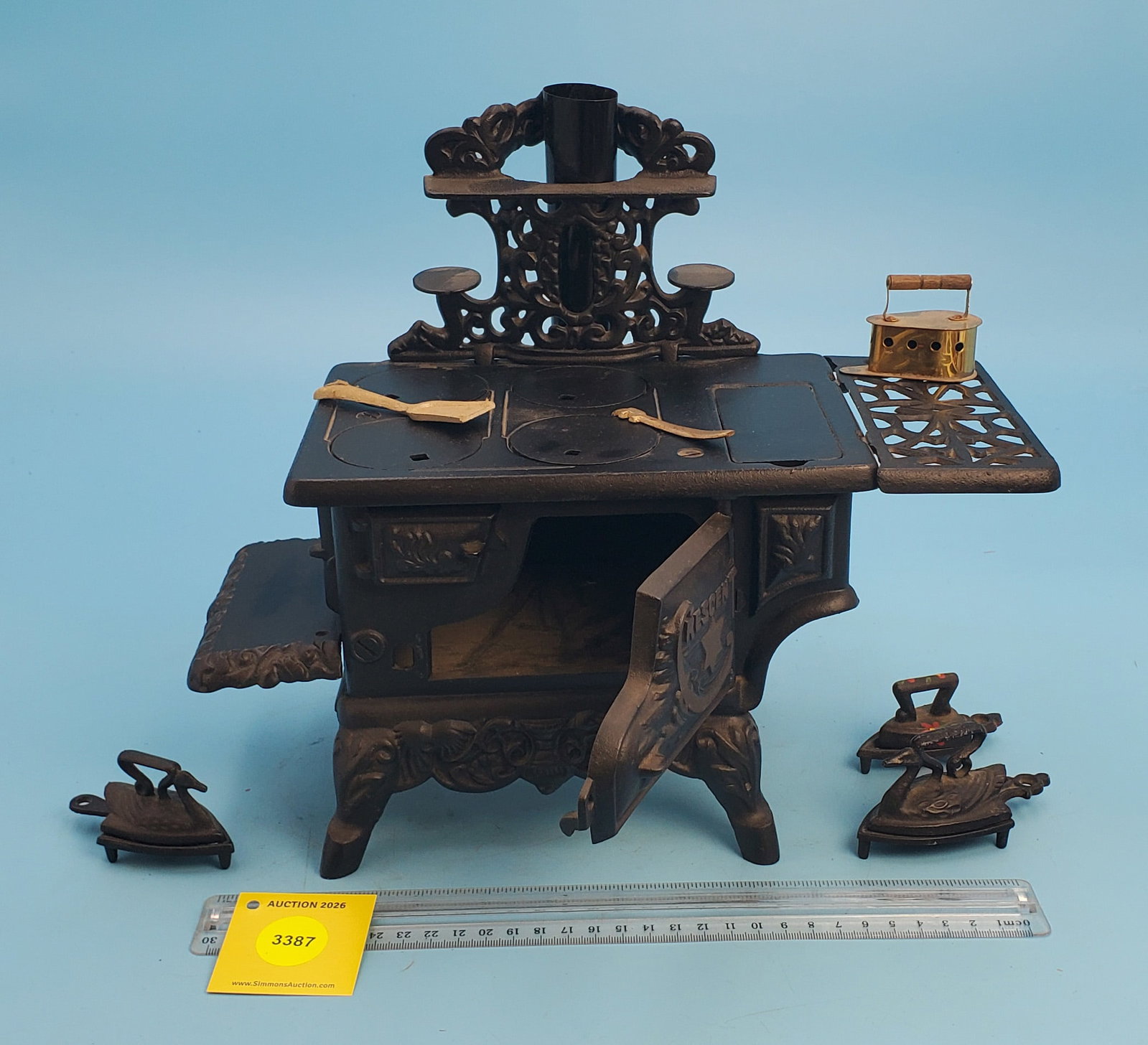 Crescent cast toy stove (1 of 5)