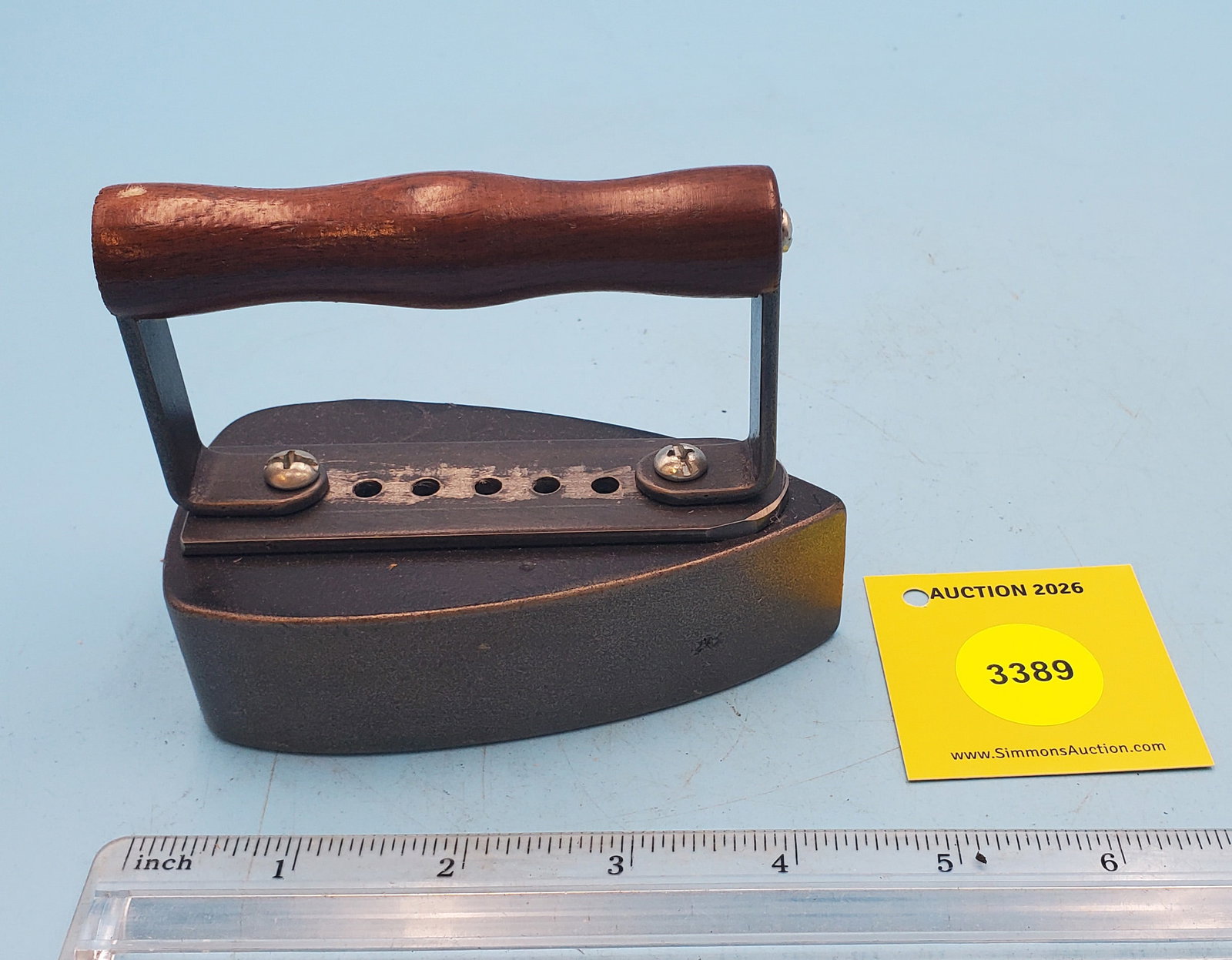 Tear drop flat iron, bells in iron, wood handle, L 4 1/4": Tear drop flat iron, bells in iron, wood handle, L 4 1/4"