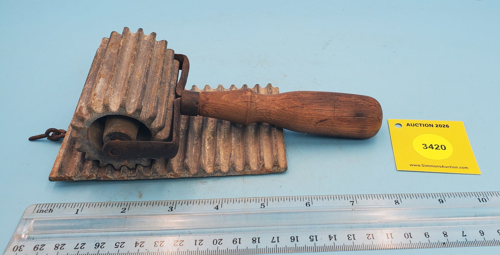 Roller, no markings, plate is cracked (1 of 3)