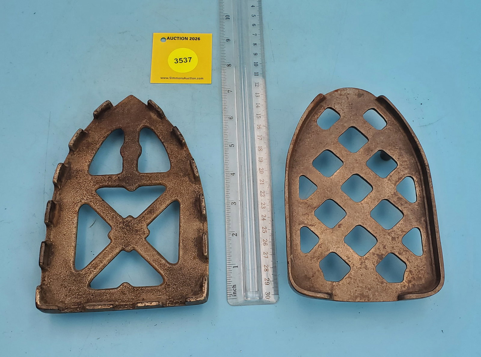 Lot of 2 trivets, both unmarked: Lot of 2 trivets, both unmarked