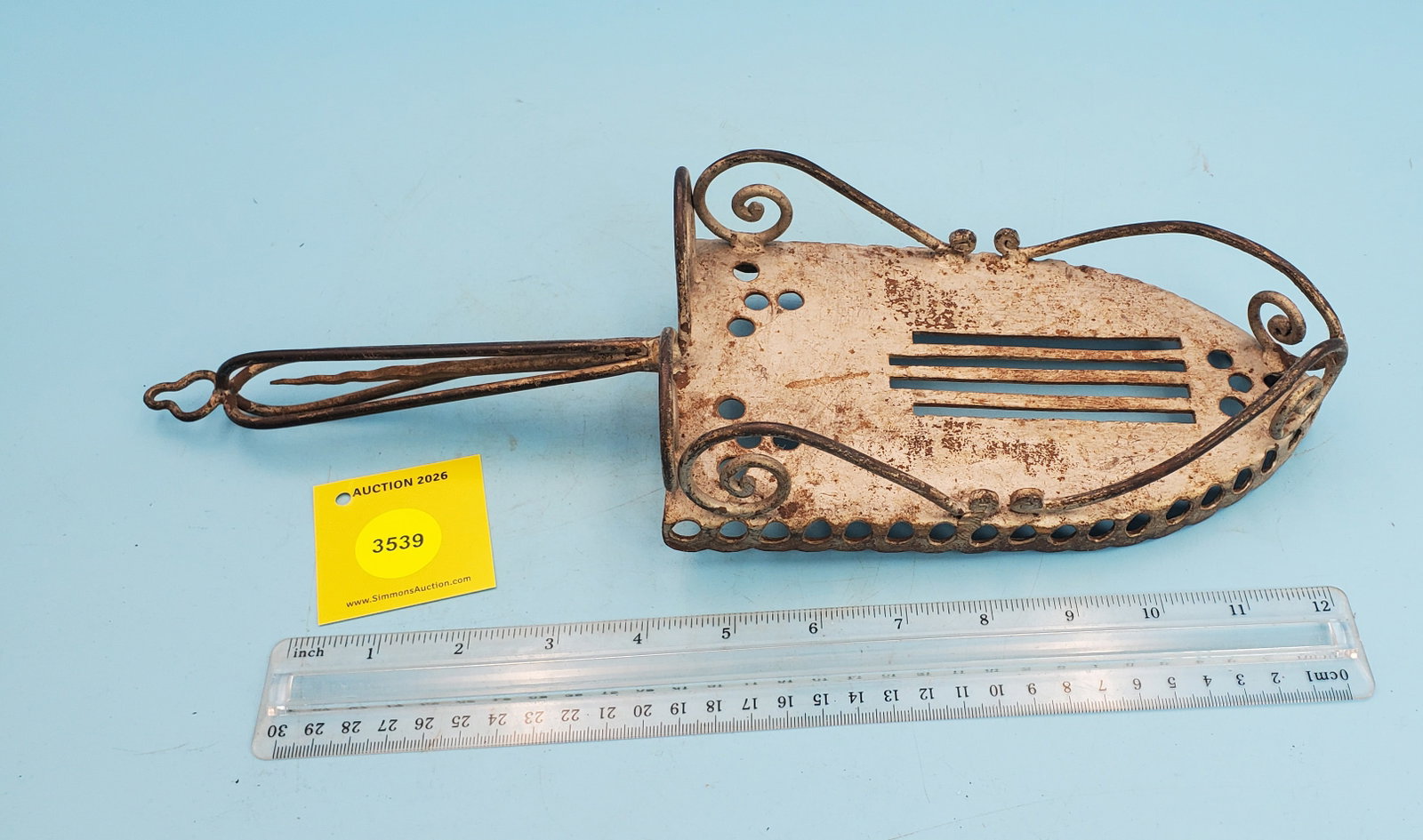 Trivet, wire handle and edge decorations - 2
