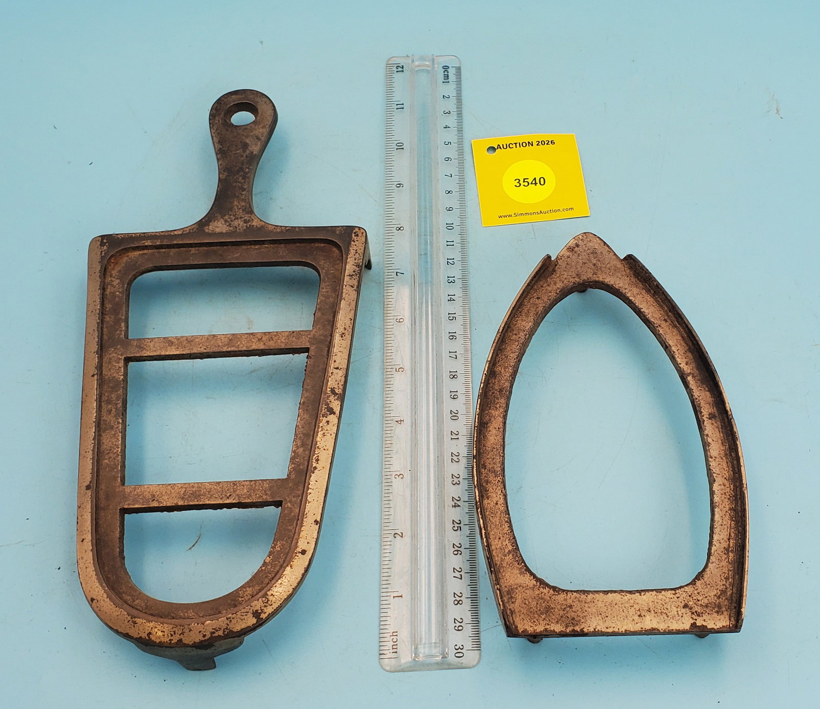 Lot of 2 unmarked trivets: Lot of 2 unmarked trivets