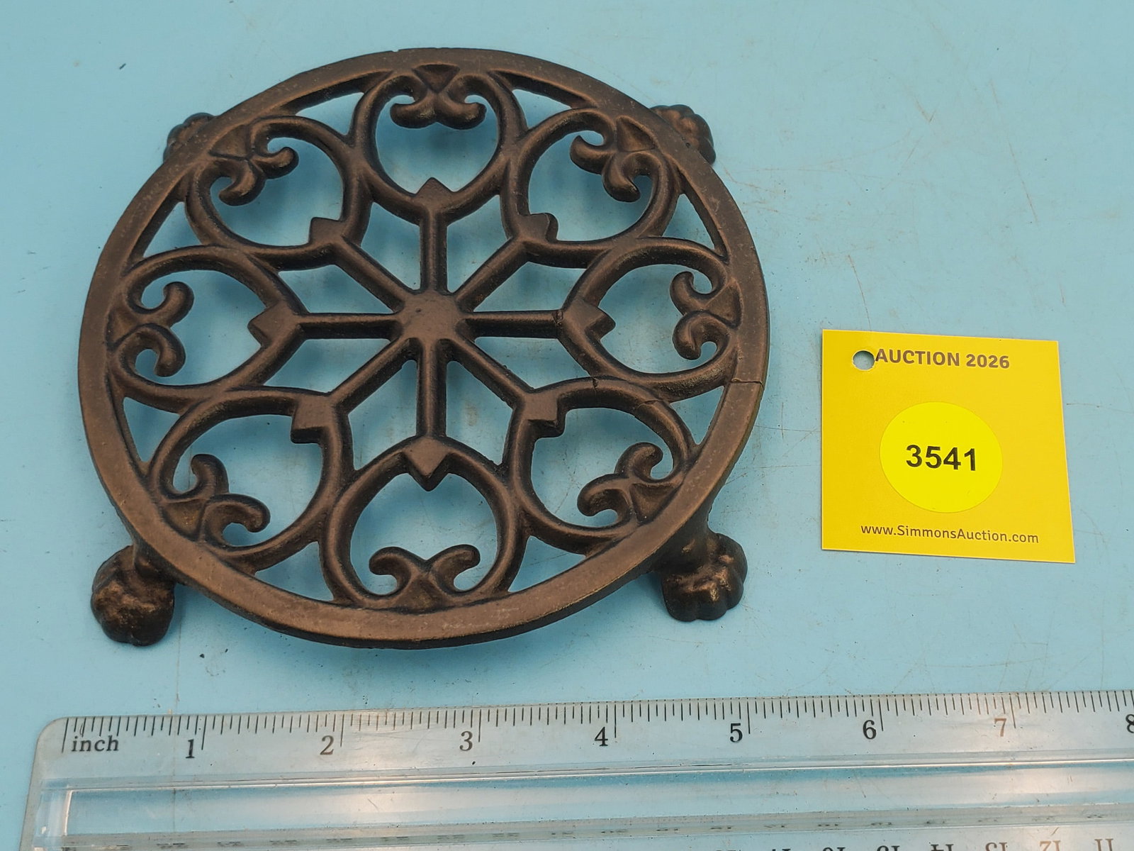 Trivet, round, unmarked: Trivet, round, unmarked