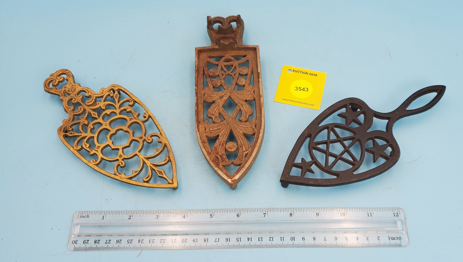 Lot of 3 trivet spade shaped: Lot of 3 trivet spade shaped