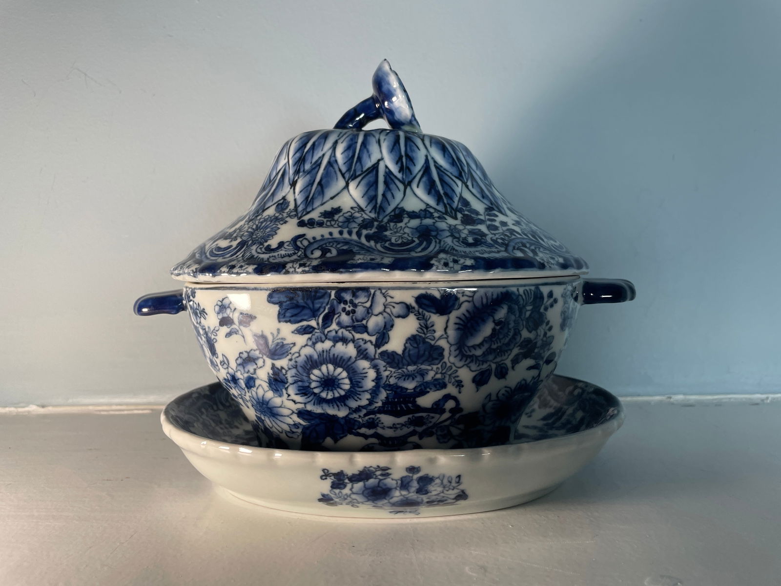 Vintage blue and white ceramic tureen with a lid and underplate (1 of 11)