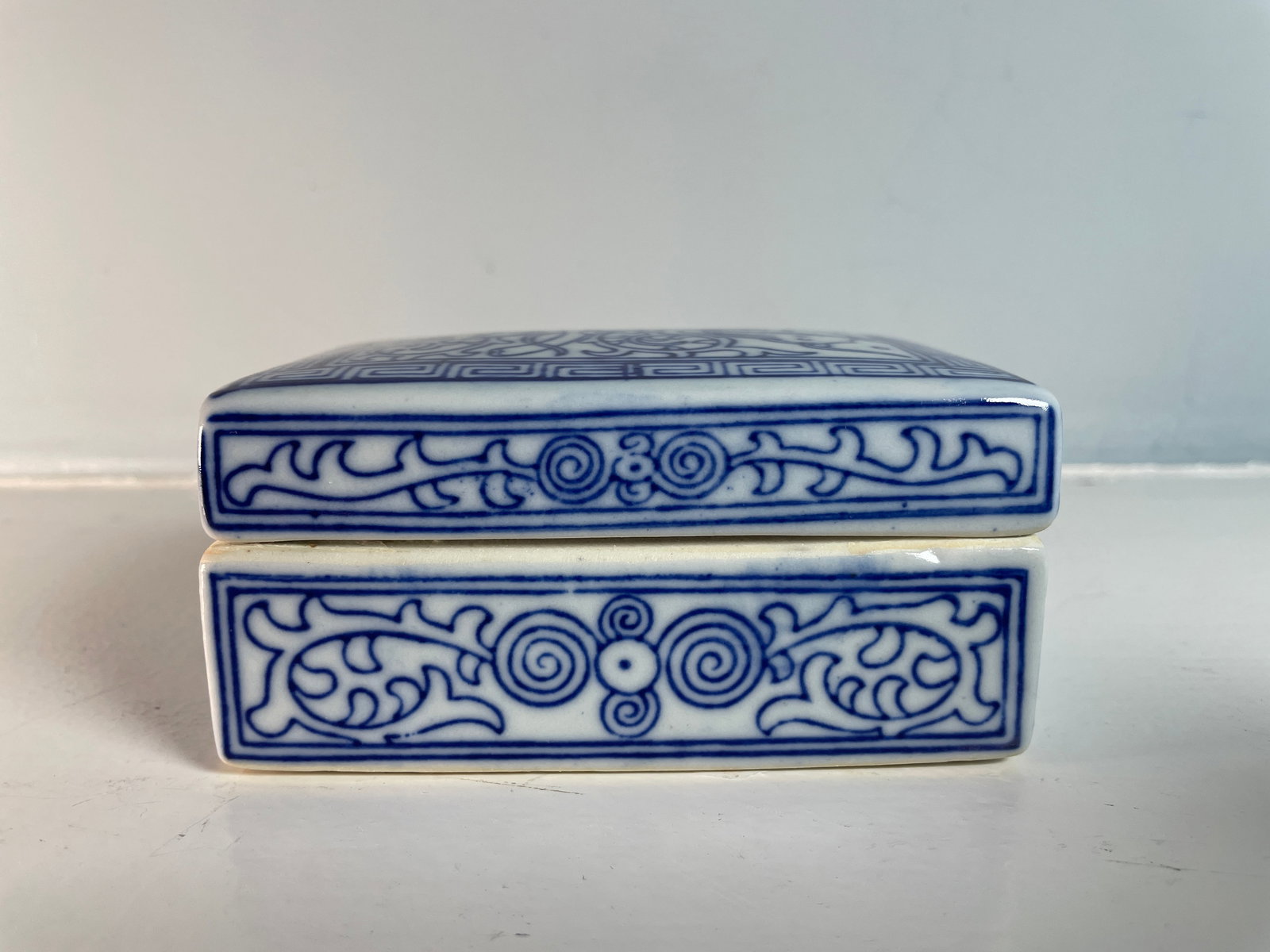 Chinese blue and white porcelain lidded box: Chinese blue and white porcelain lidded box, often used as a trinket box, jewelry stash box, or for storing red paste for wax seals