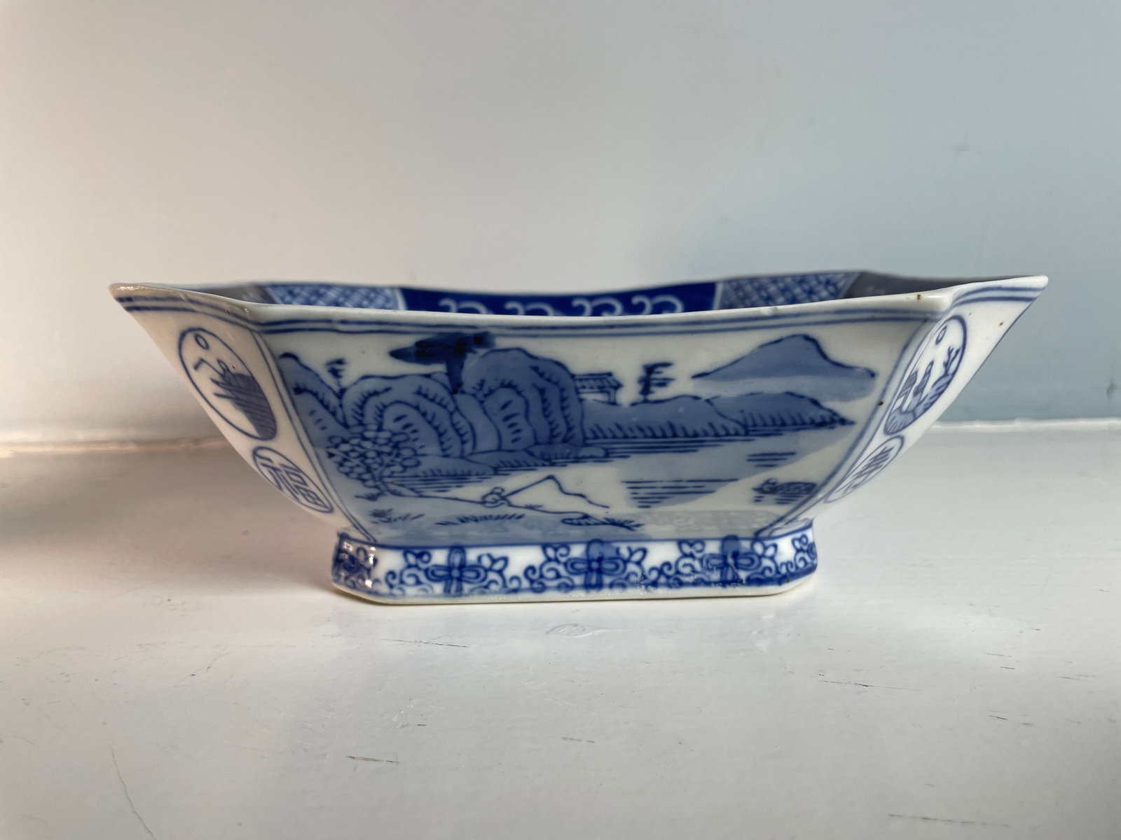 Chinese export porcelain 7" Canton-ware dish (1 of 9)