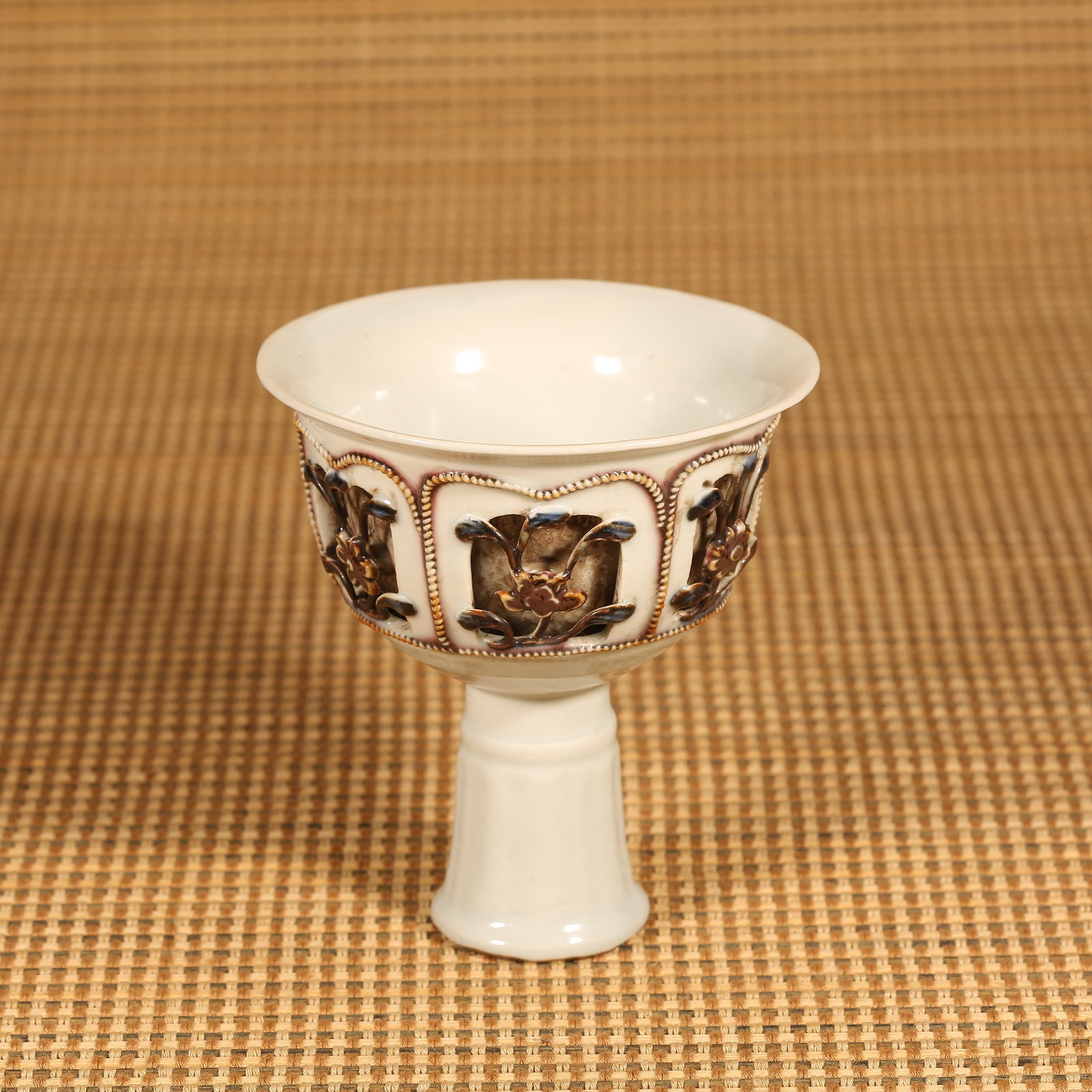 A YUAN DYNASTY BLUE-AND-WHITE UNDER-RED CARVED HIGH STEM CUP WITH BRANCHING FLORAL MOTIF (1 of 8)